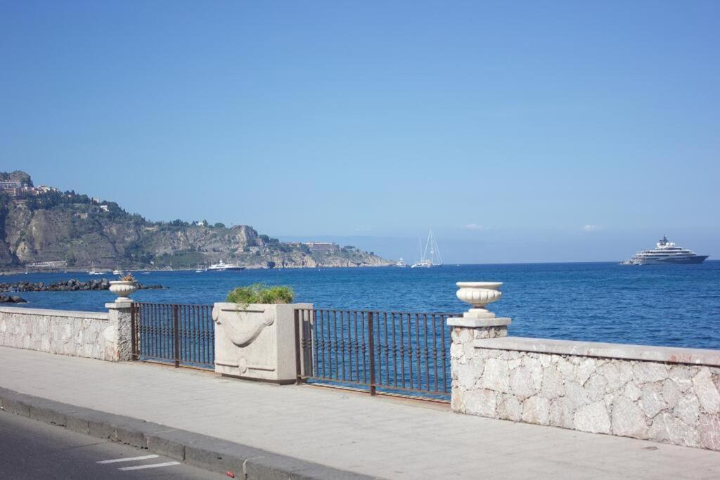 A&G Apartment Naxos-Taormina จีอาร์ดีนี นักซอส ภายนอก รูปภาพ
