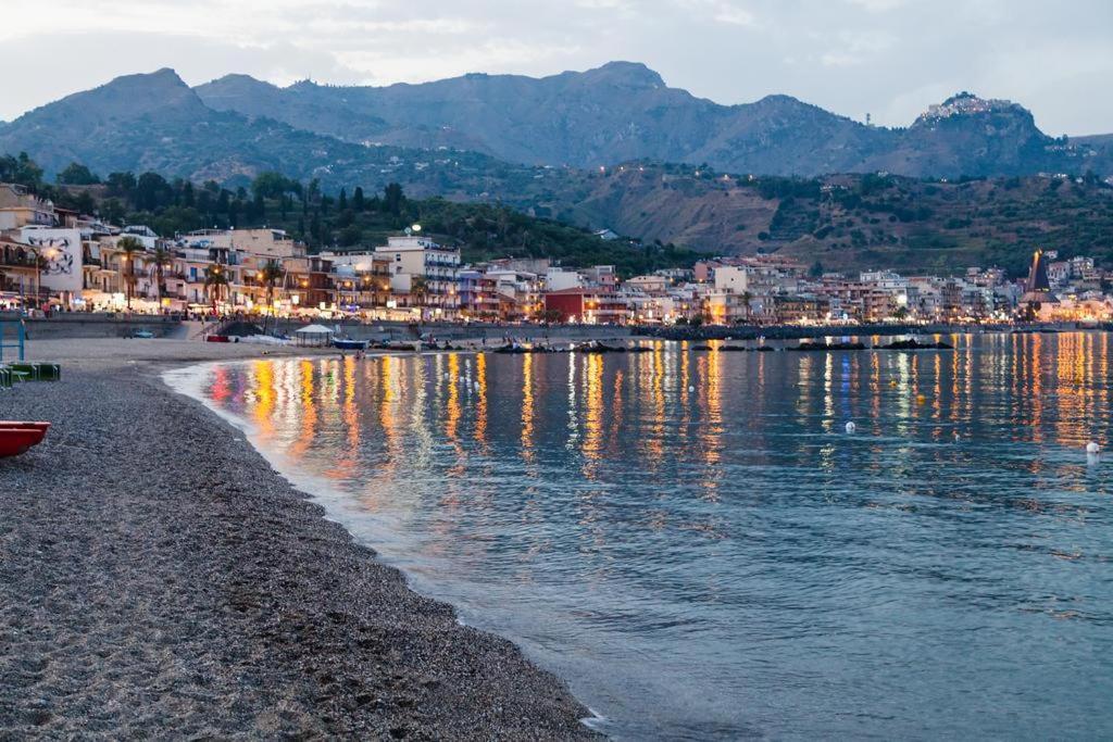 A&G Apartment Naxos-Taormina จีอาร์ดีนี นักซอส ภายนอก รูปภาพ