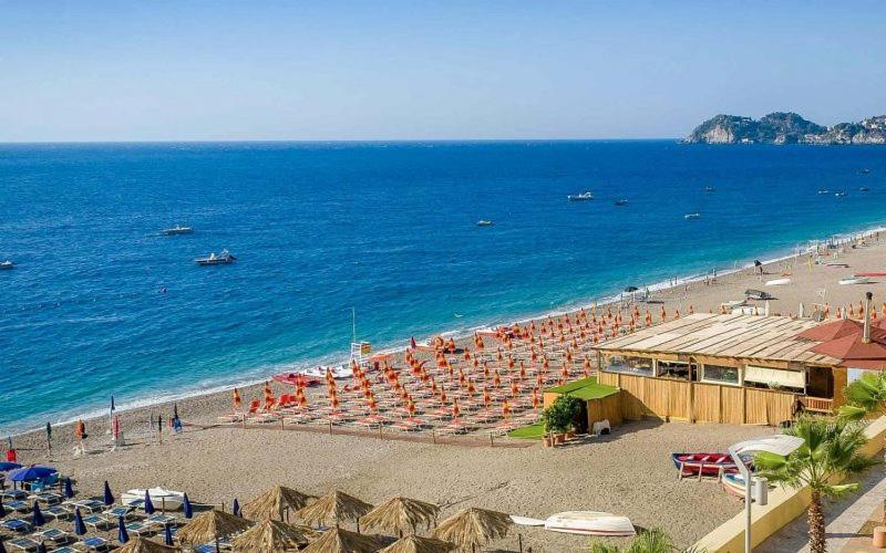 A&G Apartment Naxos-Taormina จีอาร์ดีนี นักซอส ภายนอก รูปภาพ
