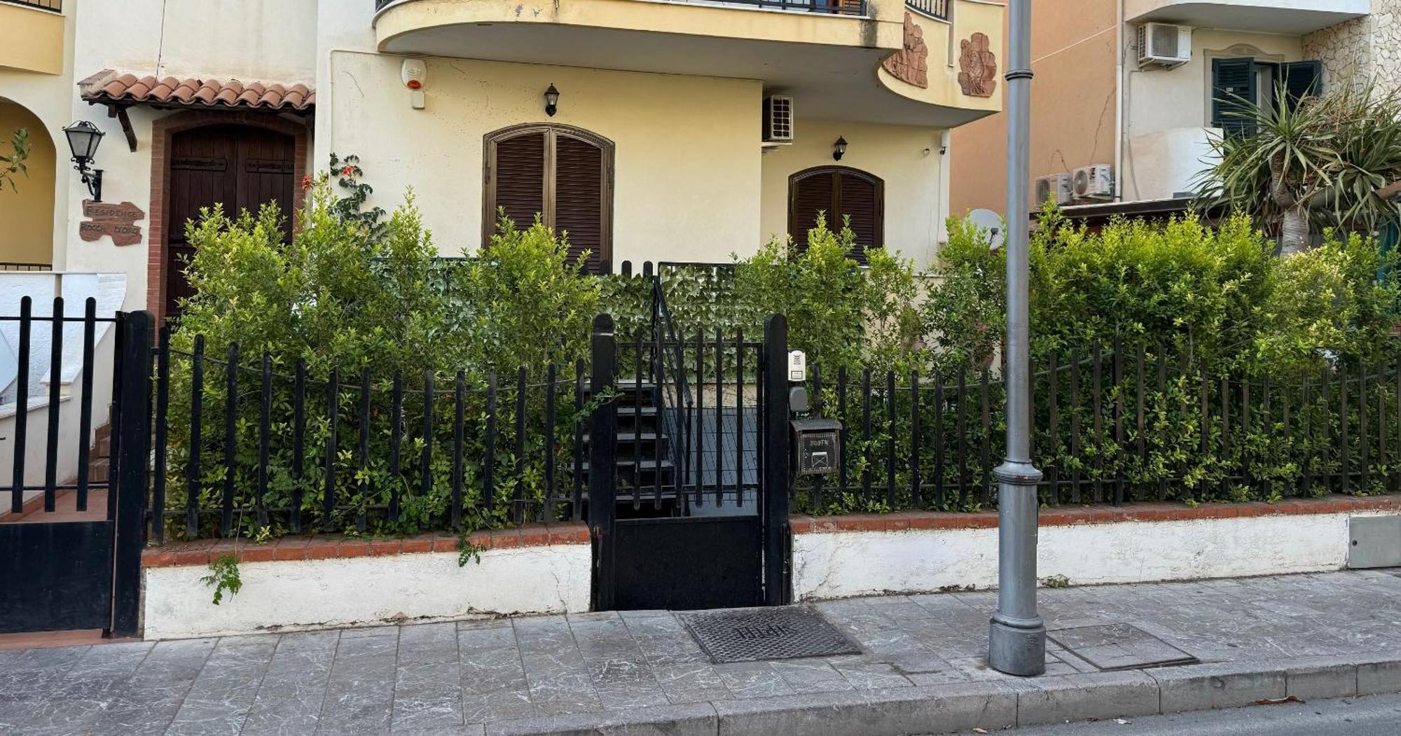 A&G Apartment Naxos-Taormina จีอาร์ดีนี นักซอส ภายนอก รูปภาพ